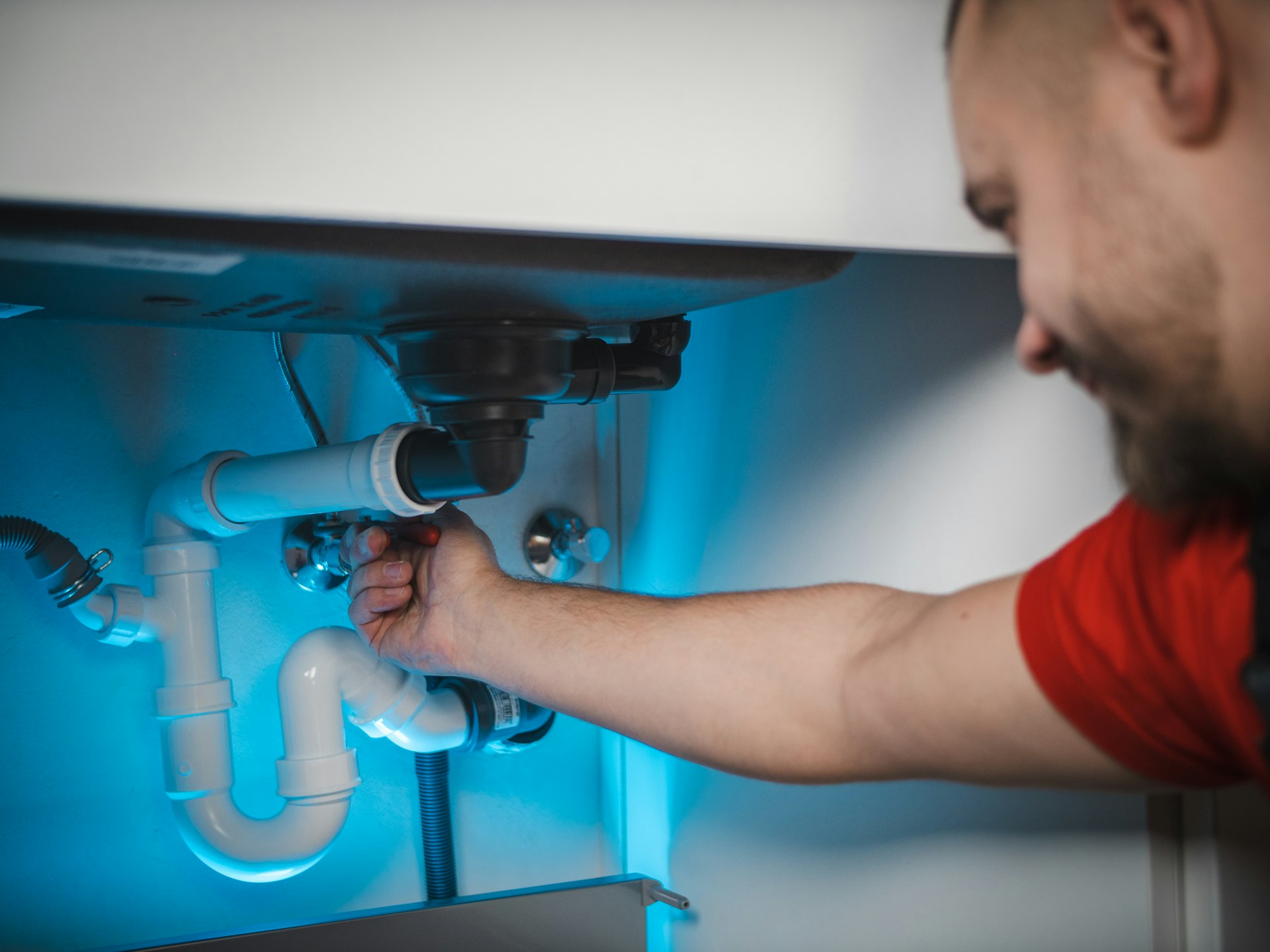 淨水器漏水怎麼辦？5 個常見漏水點自我檢查指南