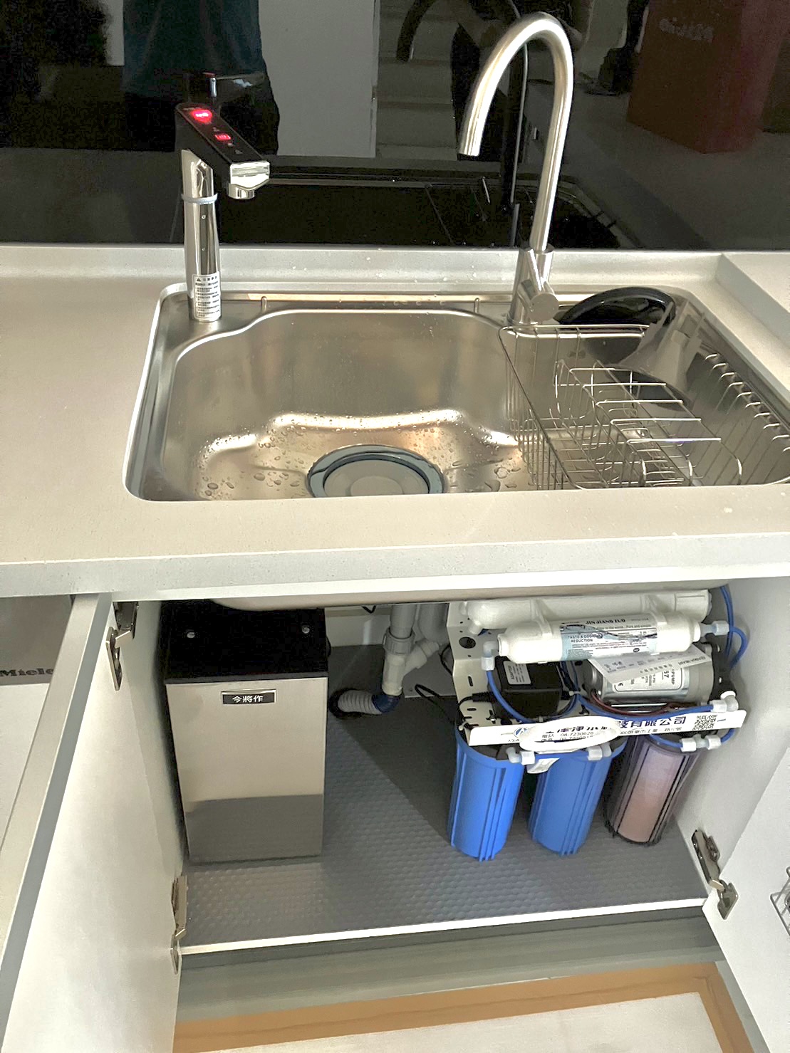 雙溫觸控式廚下淨水器 | 純淨健康的廚房必備